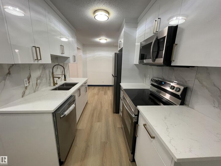 2D Twin Terrace NW  Edmonton AB T6K 1V4 photo