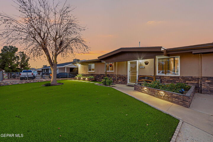 Property Photo: 1121 Stanley Street TX 79907