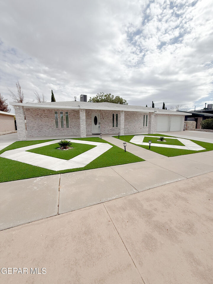 Property Photo: 3112 Eads Place TX 79935