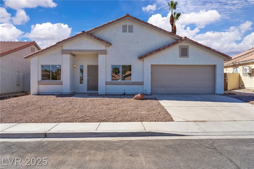 Property Photo: 729 Gullwing Lane NV 89081