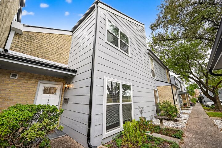 Property Photo: 711 Worthshire Street TX 77008