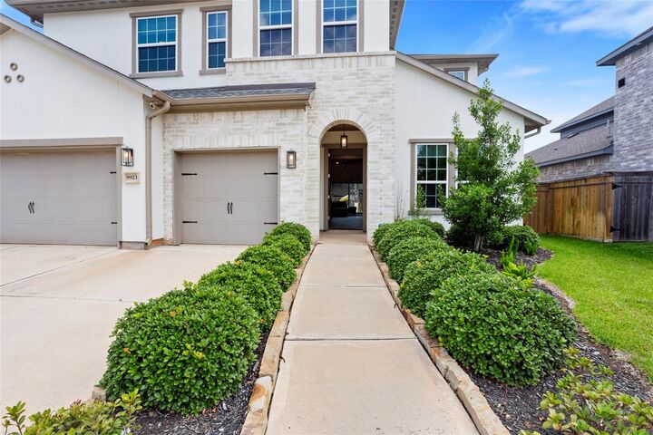 Property Photo: 9923 Golden Woods Drive TX 77459