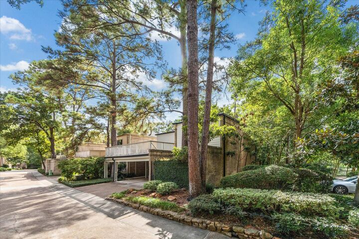 Property Photo:  201 Vanderpool Lane 3  TX 77024