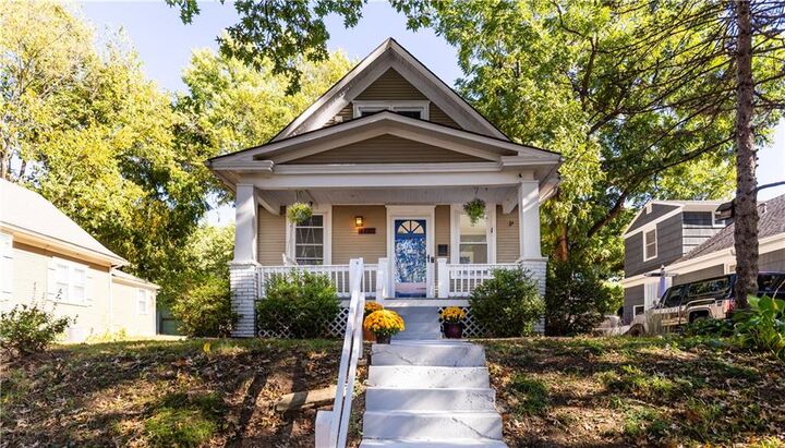 4627 Fairmount Avenue  Kansas City MO 64112 photo