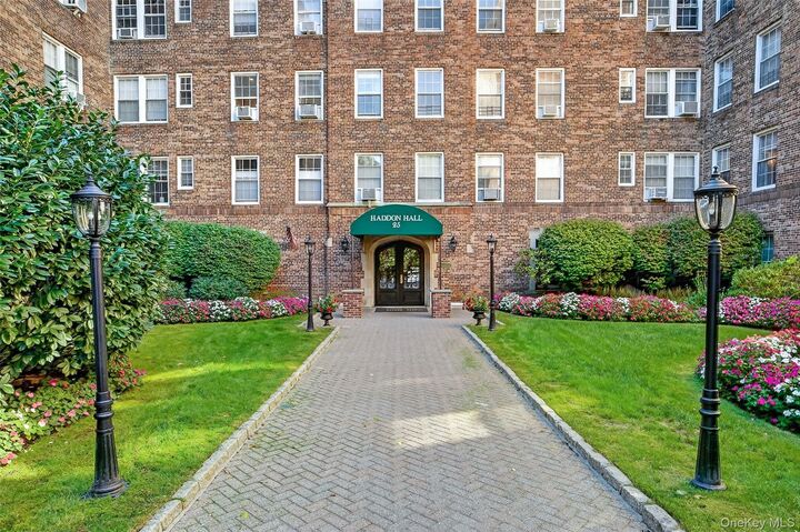 Property Photo: 25 Parkview Avenue 2K NY 10708