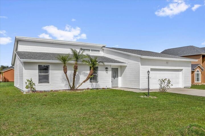 Property Photo: 348 Jacksonville Court FL 34759