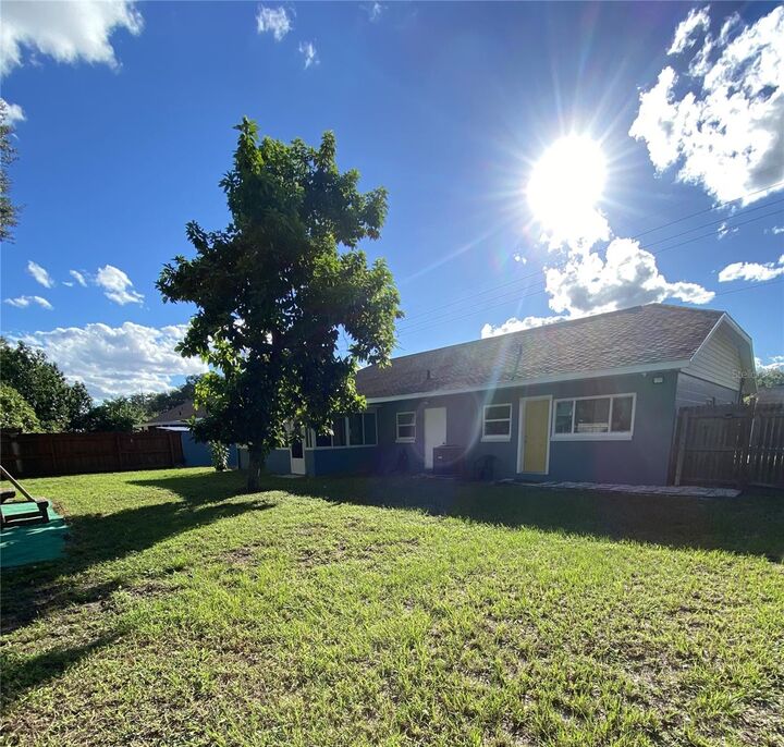 Property Photo: 8535 Wichita Place FL 32827