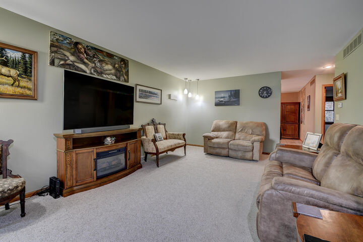 Property Photo:  1803 Hilltop Dr  WI 53095 