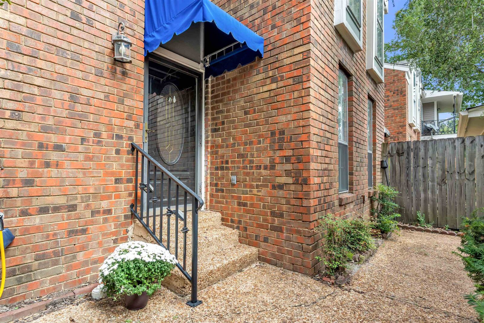 Property Photo: 6942 Amberly Rd 6942 TN 38119