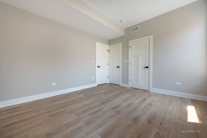 Property Photo:  4152 S Prairie Avenue 1  IL 60653