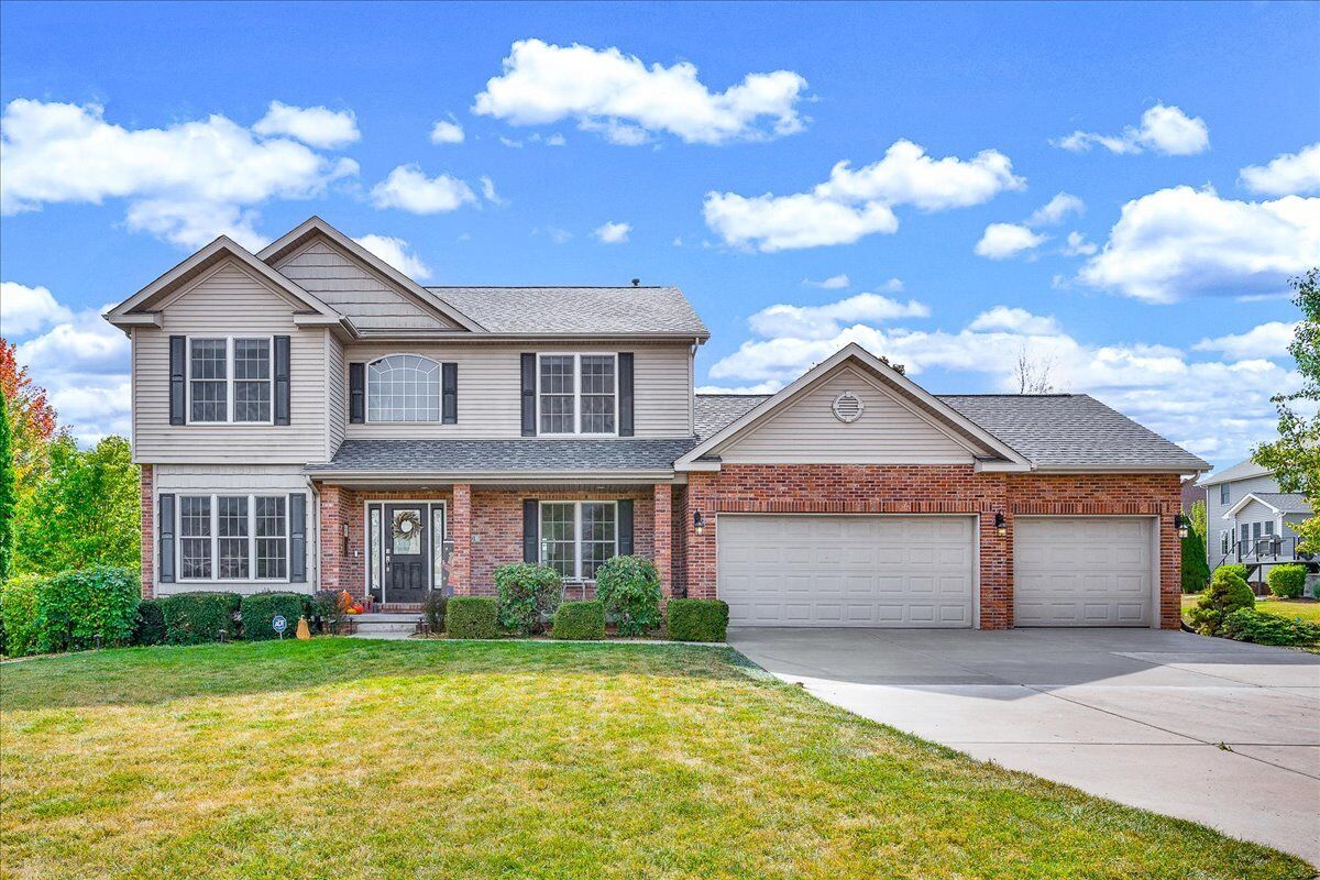 Property Photo:  1001 Mugho Court  IL 61761
