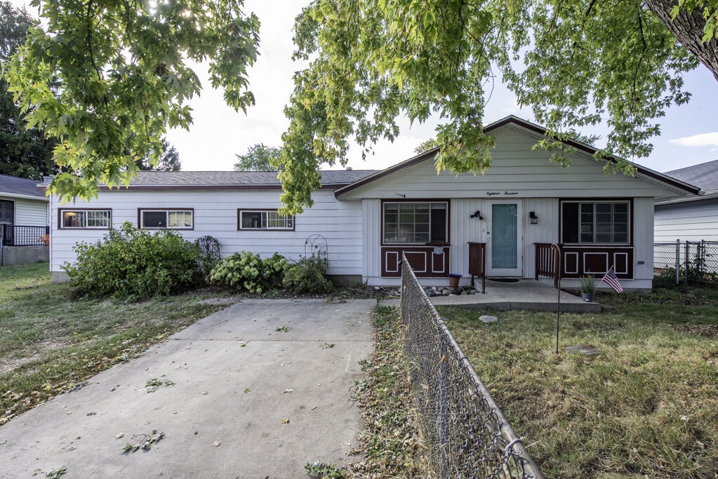 Property Photo:  1814 Jethro Avenue  IL 60099