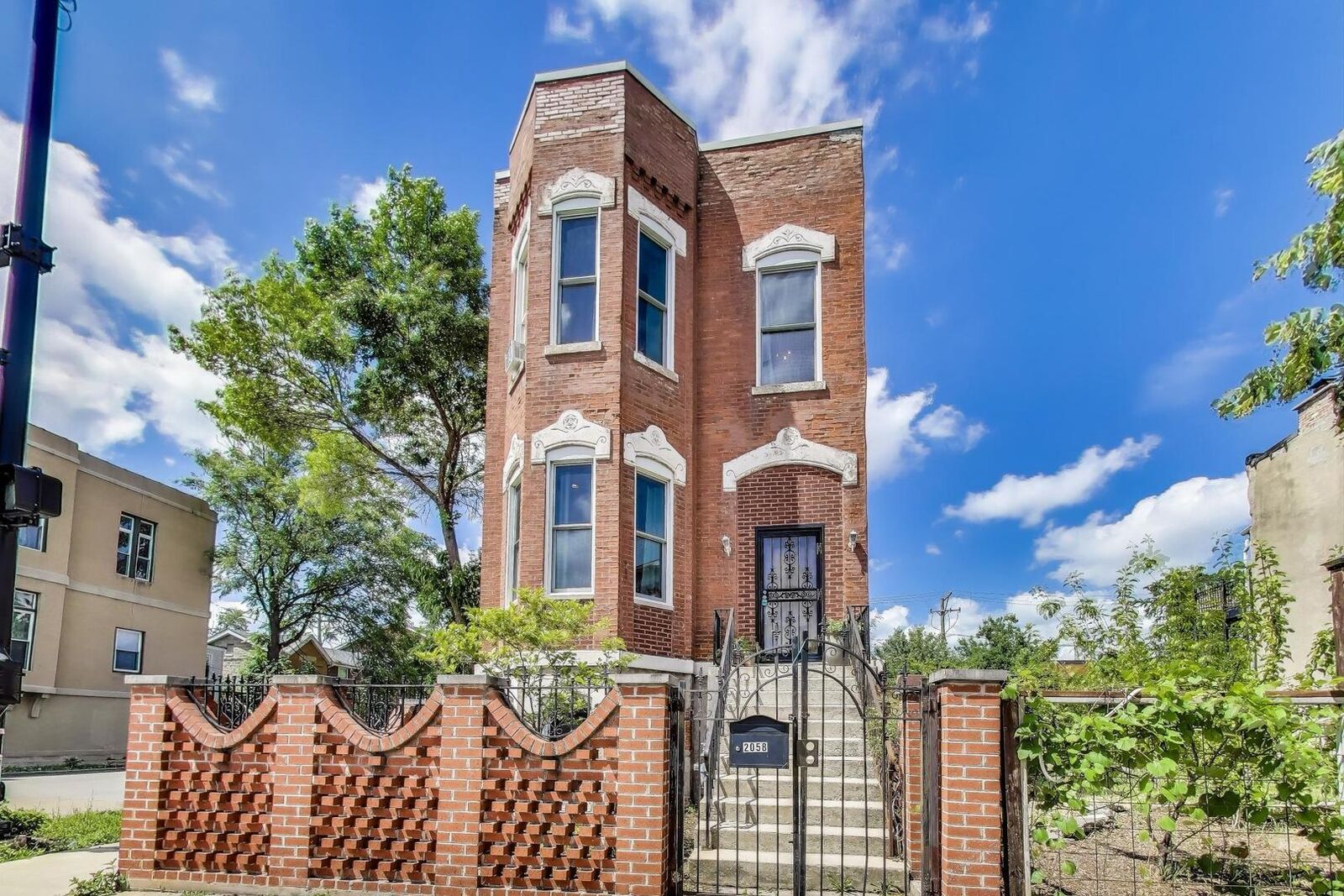Property Photo:  2058 W Washington Boulevard  IL 60612