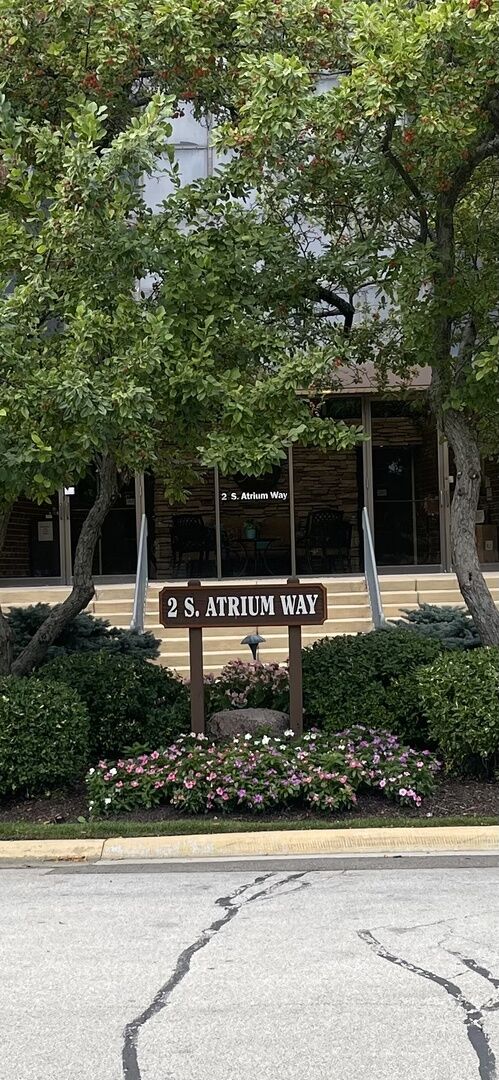 Property Photo:  2 S Atrium Way 203  IL 60126 