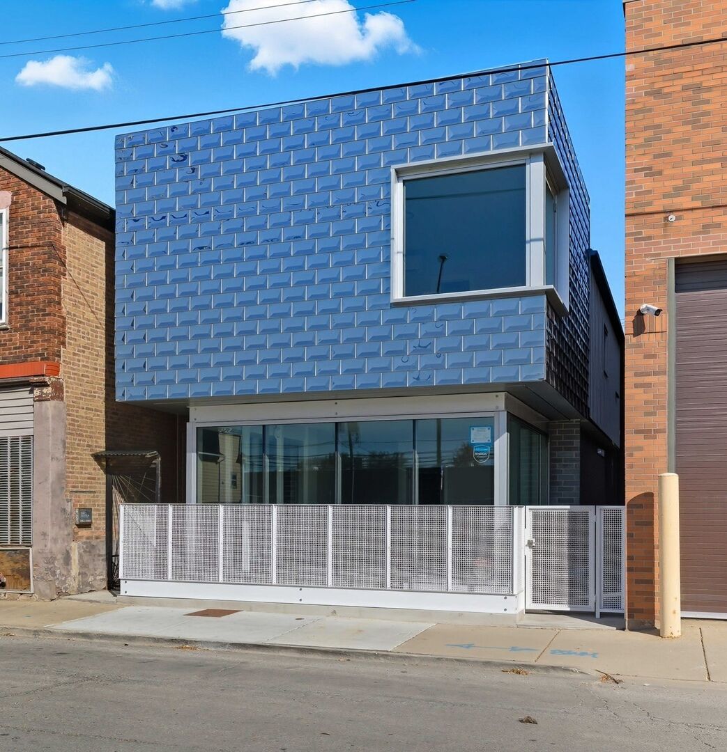 Property Photo:  1924 W Grand Avenue 2  IL 60622