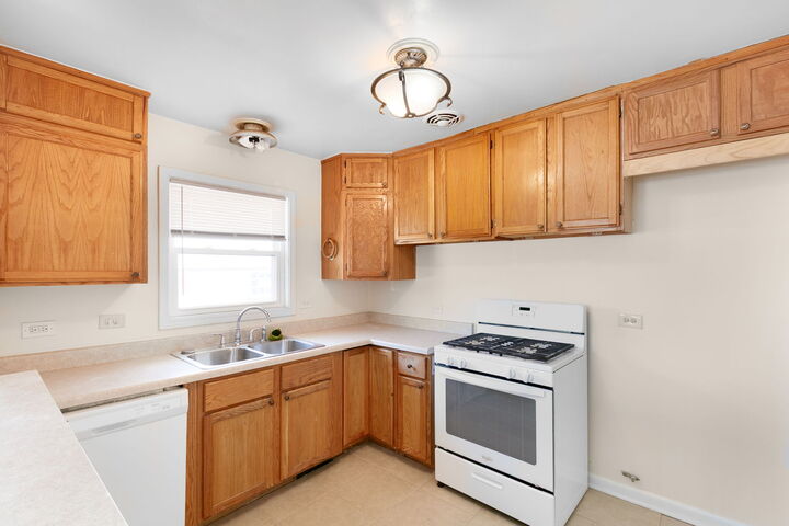 Property Photo: 8646 S University Avenue IL 60619