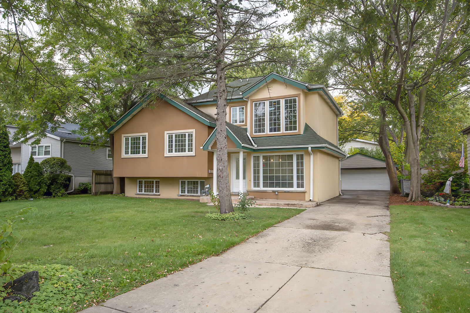 Property Photo: 216 Flora Avenue IL 60025
