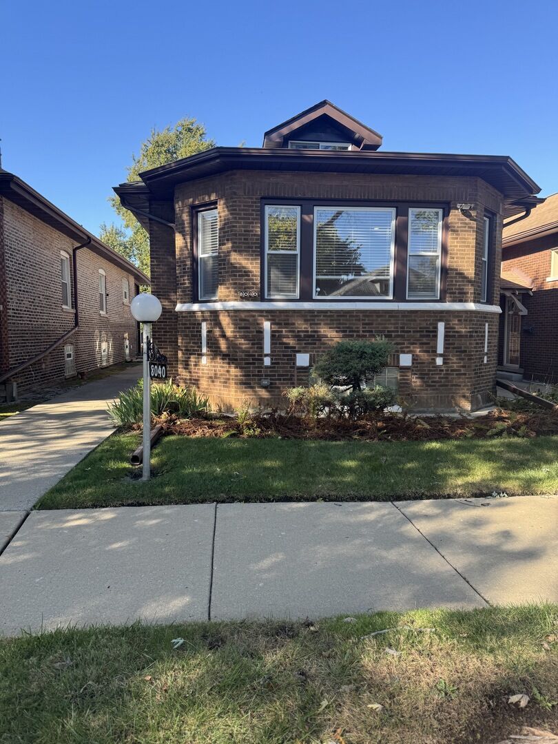 Property Photo:  8040 S Luella Avenue  IL 60617 