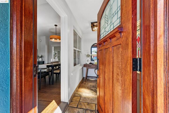 Property Photo:  2839 Washington St  CA 94501