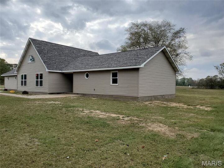 Property Photo: 2093 E County Highway 450 MO 63801