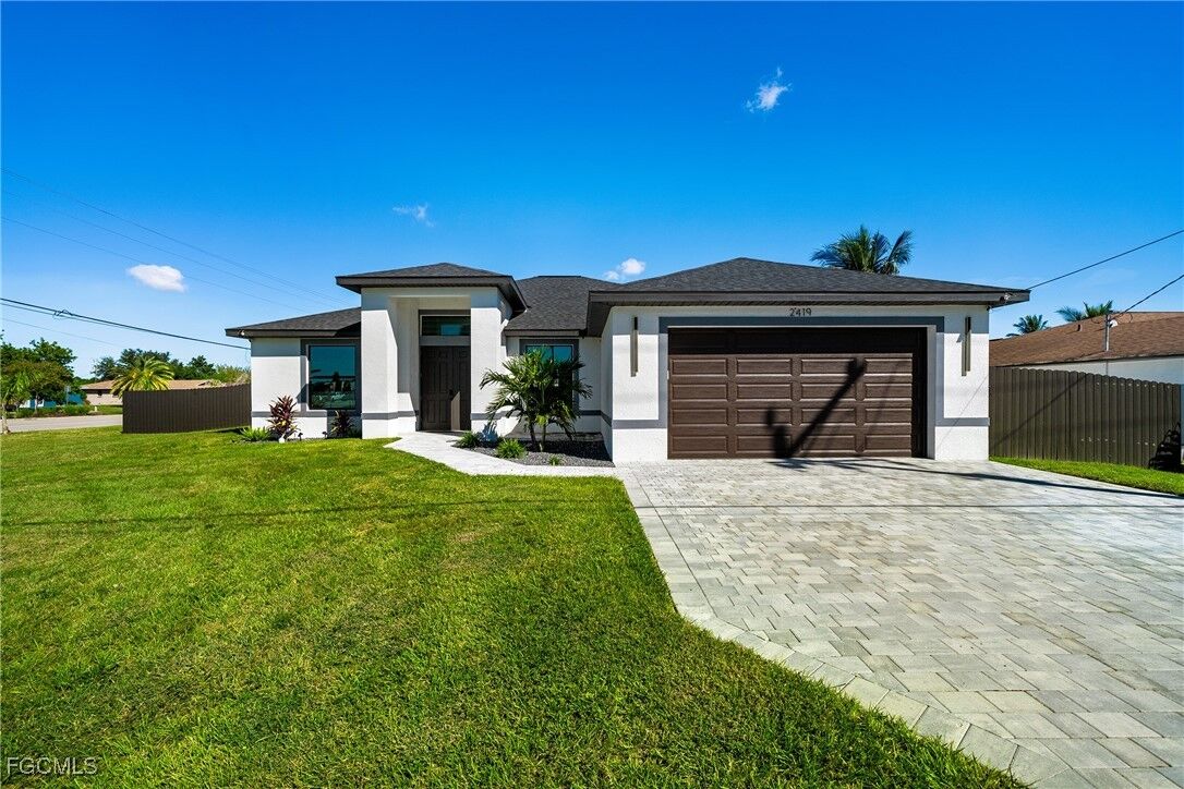 Property Photo: 2419 Country Club Boulevard FL 33990