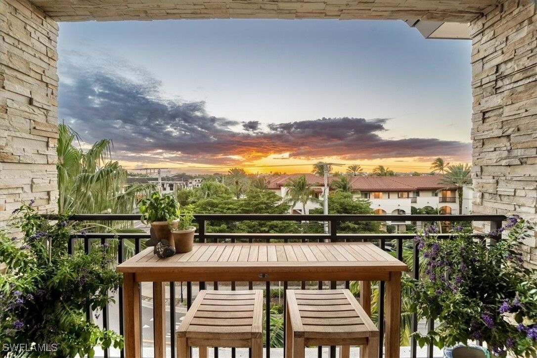 Property Photo:  1035 3rd Avenue S 401  FL 34102 