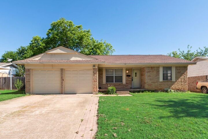 Property Photo: 311 Azalea Lane TX 75137