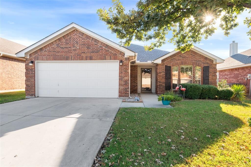 Property Photo: 8204 Mule Deer Run TX 76179