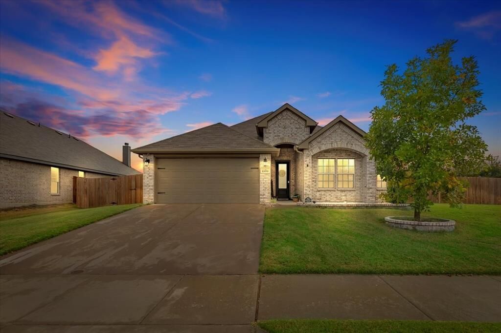 Property Photo: 1200 Queens Brook Lane TX 76140