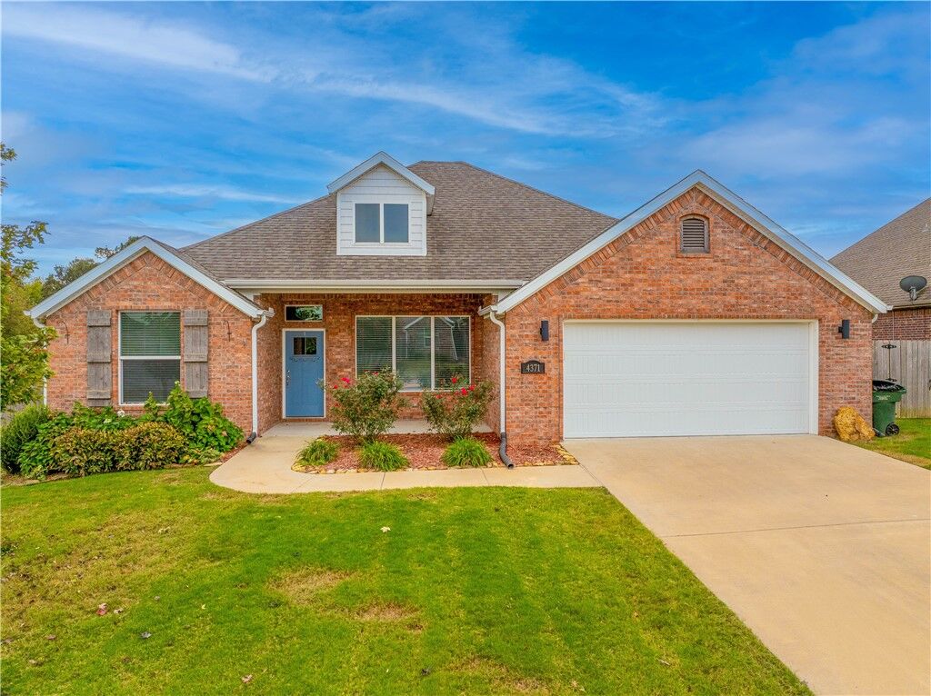 Property Photo: 4371 Sonoma Falls Street AR 72701