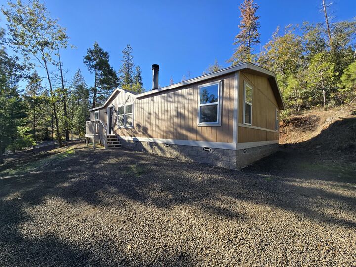 Property Photo: 625 Evergreen Drive OR 97536