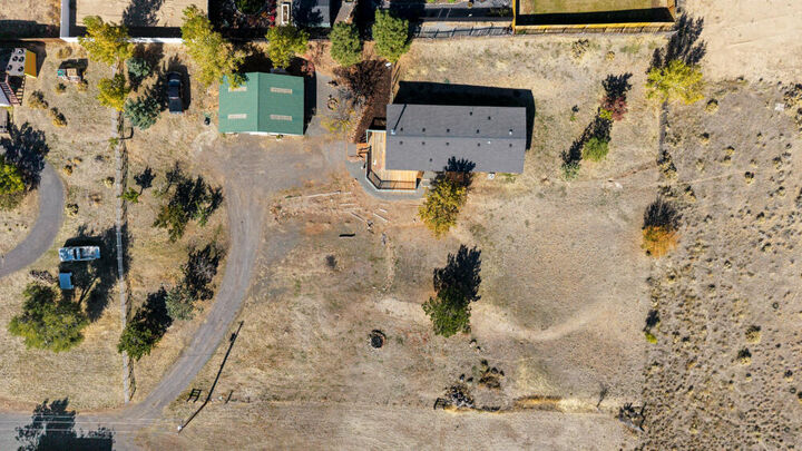 Property Photo: 1017 Homedale Road OR 97603