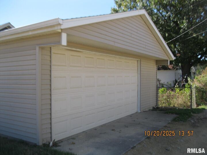 Property Photo:  414 N 3rd Avenue  IA 52732