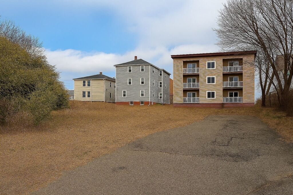 Property Photo:  1 Arlington St  MA 01604 