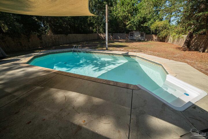 Property Photo: 2305 Salamanca St FL 32566