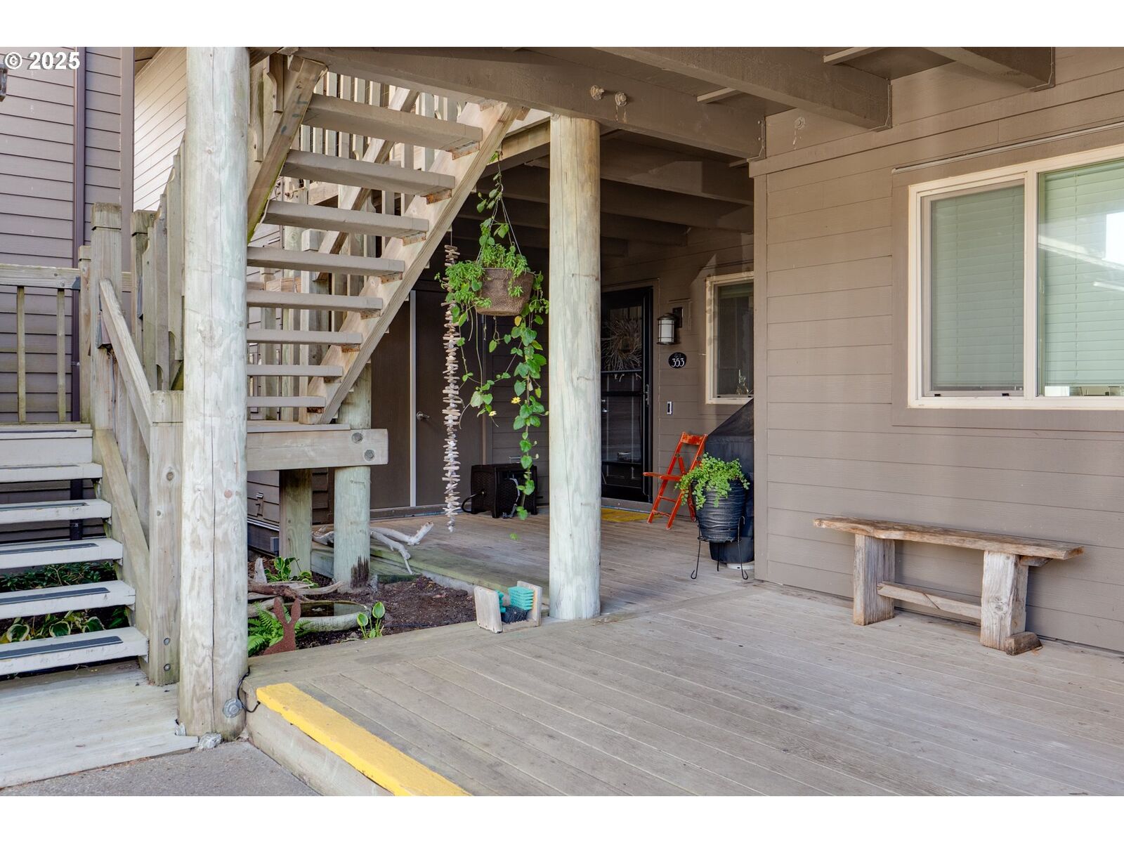 Property Photo:  353 N Breaker Point Dr  OR 97110 