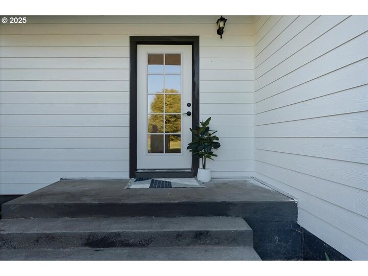 Property Photo: 18247 S Highway 211 OR 97038
