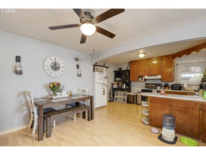 Property Photo:  307 Sherman St  OR 97101 