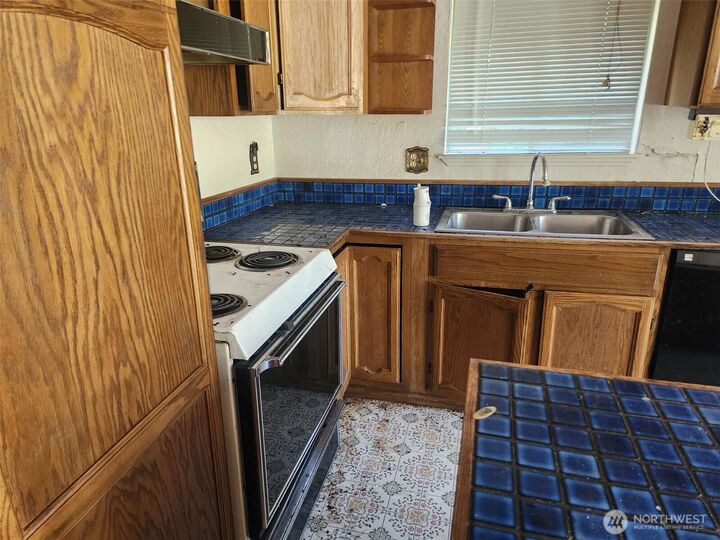 Property Photo:  1911  Hundley Road  WA 98922 