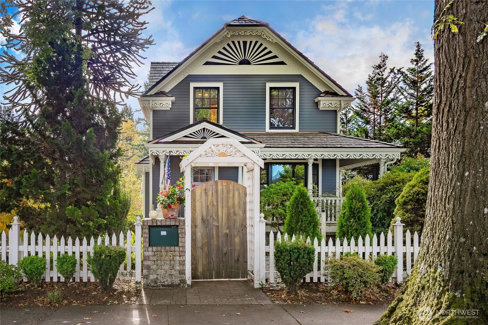 Property Photo: 915 Front Street WA 98264