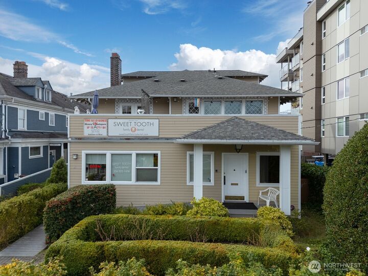 Property Photo: 211 14th Avenue E WA 98112