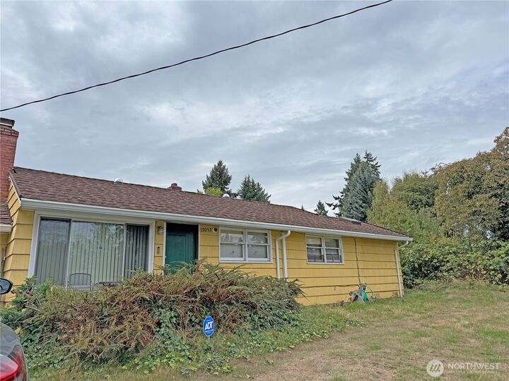 Property Photo:  13053  Roosevelt Way NE  WA 98125 