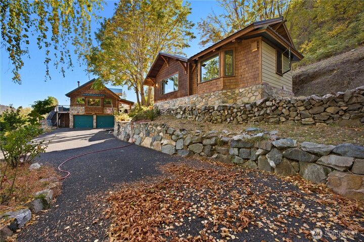 Property Photo: 16495 S Lakeshore Road WA 98816