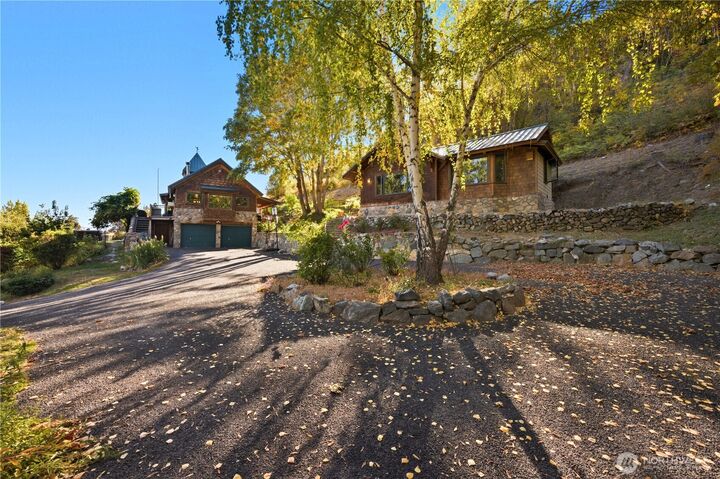 Property Photo: 16495 S Lakeshore Road WA 98816