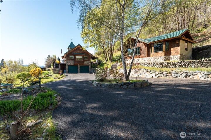 Property Photo: 16495 S Lakeshore Road WA 98816