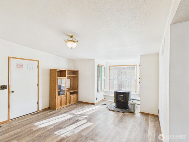 Property Photo:  124 W 9th  WA 99166 