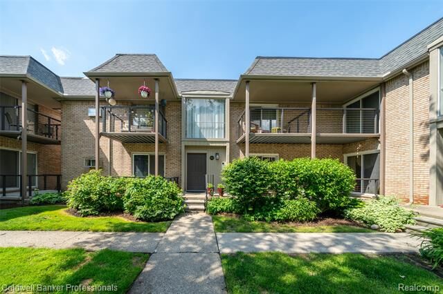 Property Photo: 1721 E 14 Mile Road MI 48009