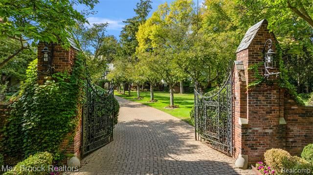 Property Photo: 931 Vaughan Road MI 48304