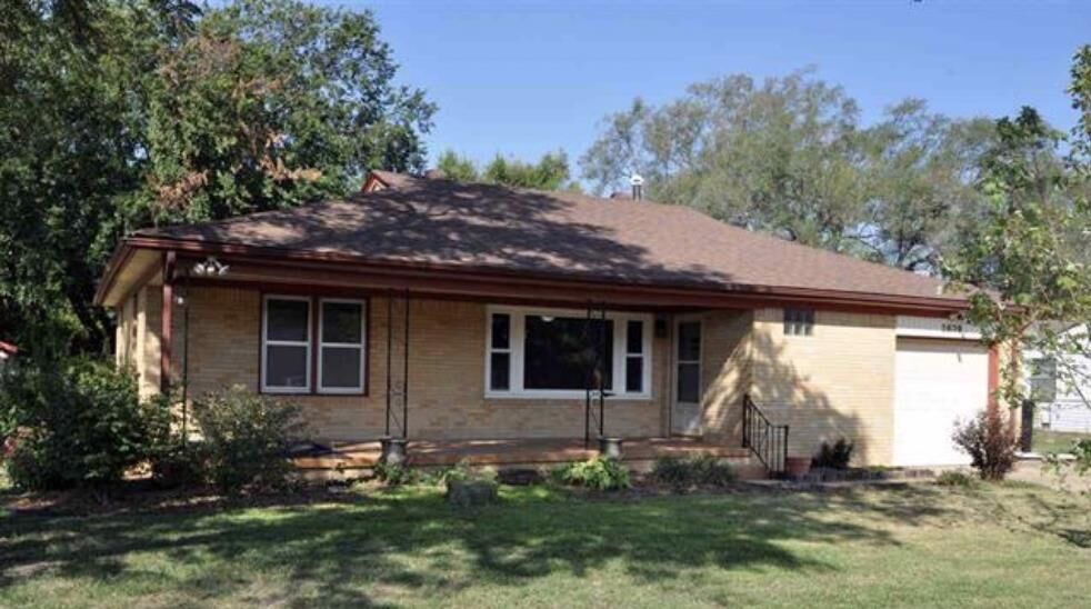 Property Photo: 2639 N Clarence Ave KS 67204