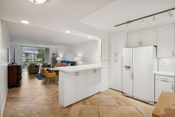 Property Photo:  411 S Hollybrook Dr 204  FL 33025